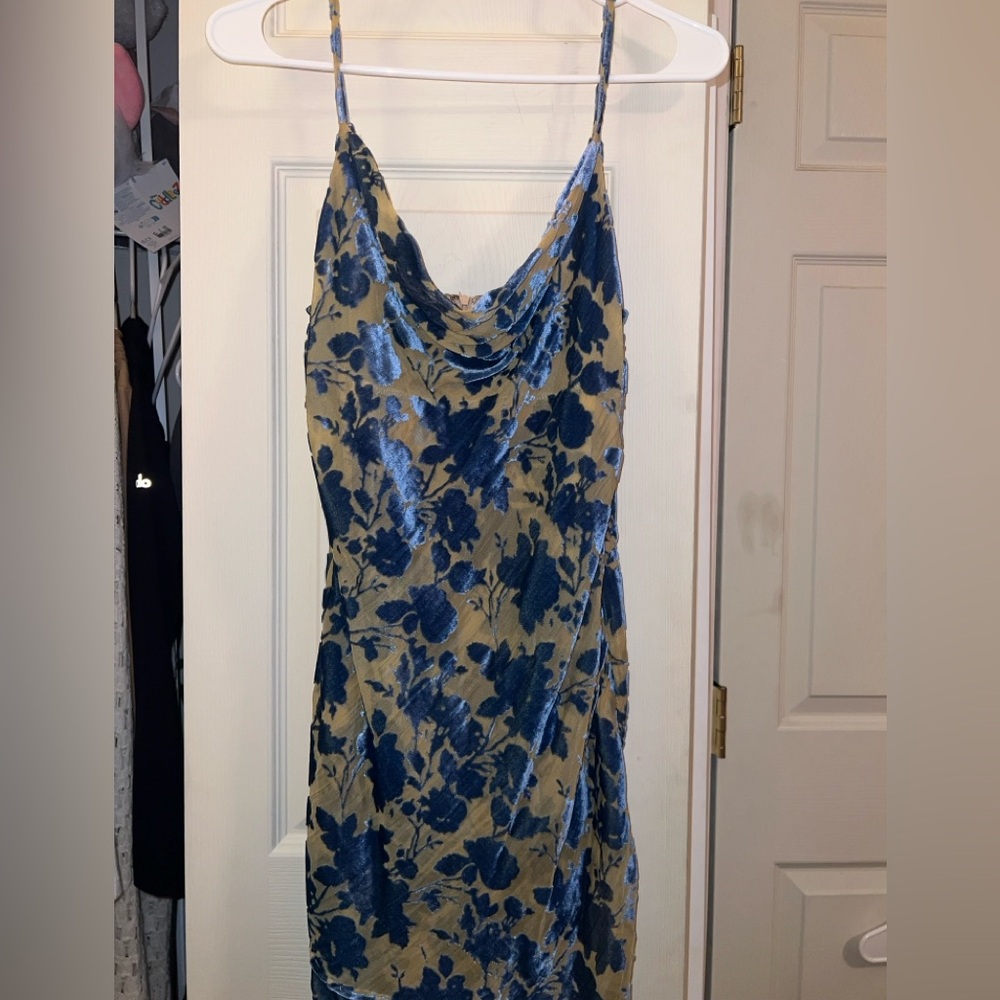 Cloud Ten mini dress with blue velvet flower detail
Size S